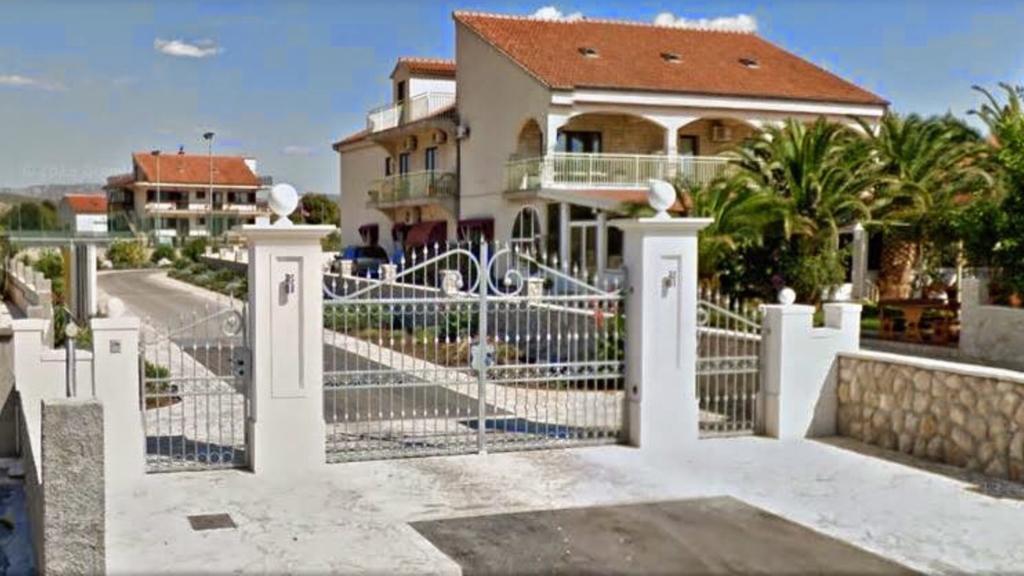 Americana Luxury Apartments Zablaće エクステリア 写真